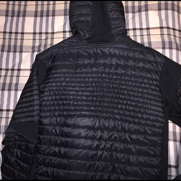 Nike ThermaLoft Jacket - Picture 3 of 3