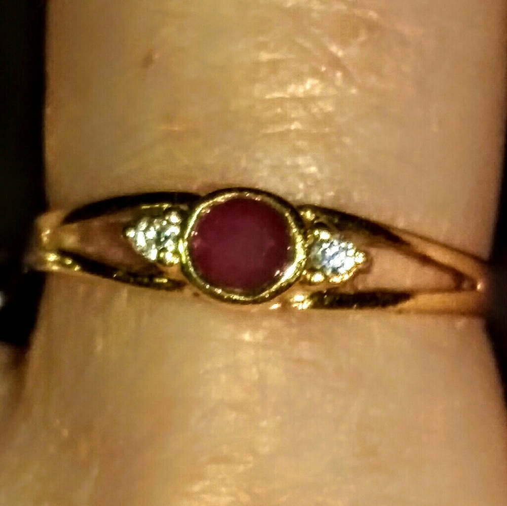 18kt yellow gold natural Ruby and Diamond ring