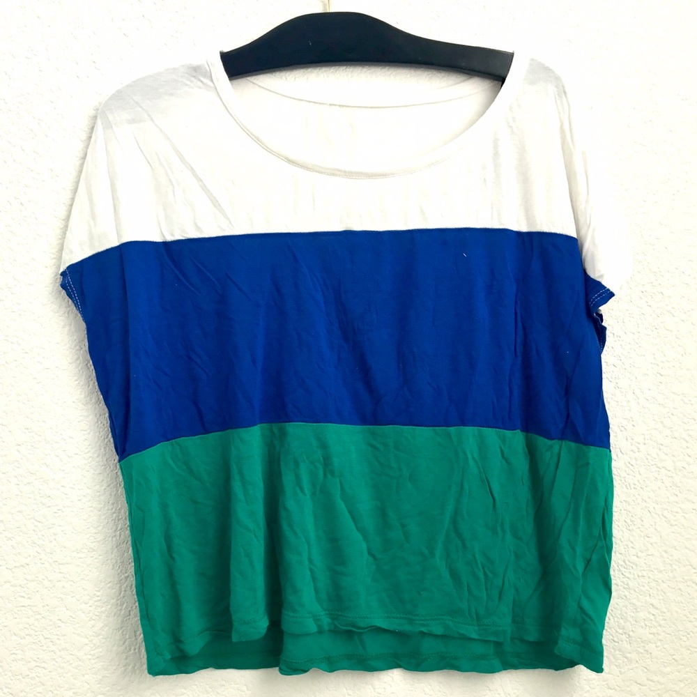 🌎Blue, green, white off the shoulder top🌎