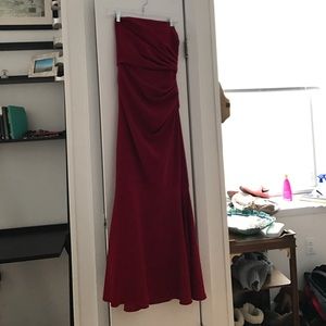 Badgley Mischka Floor Length Gown. Size 6.