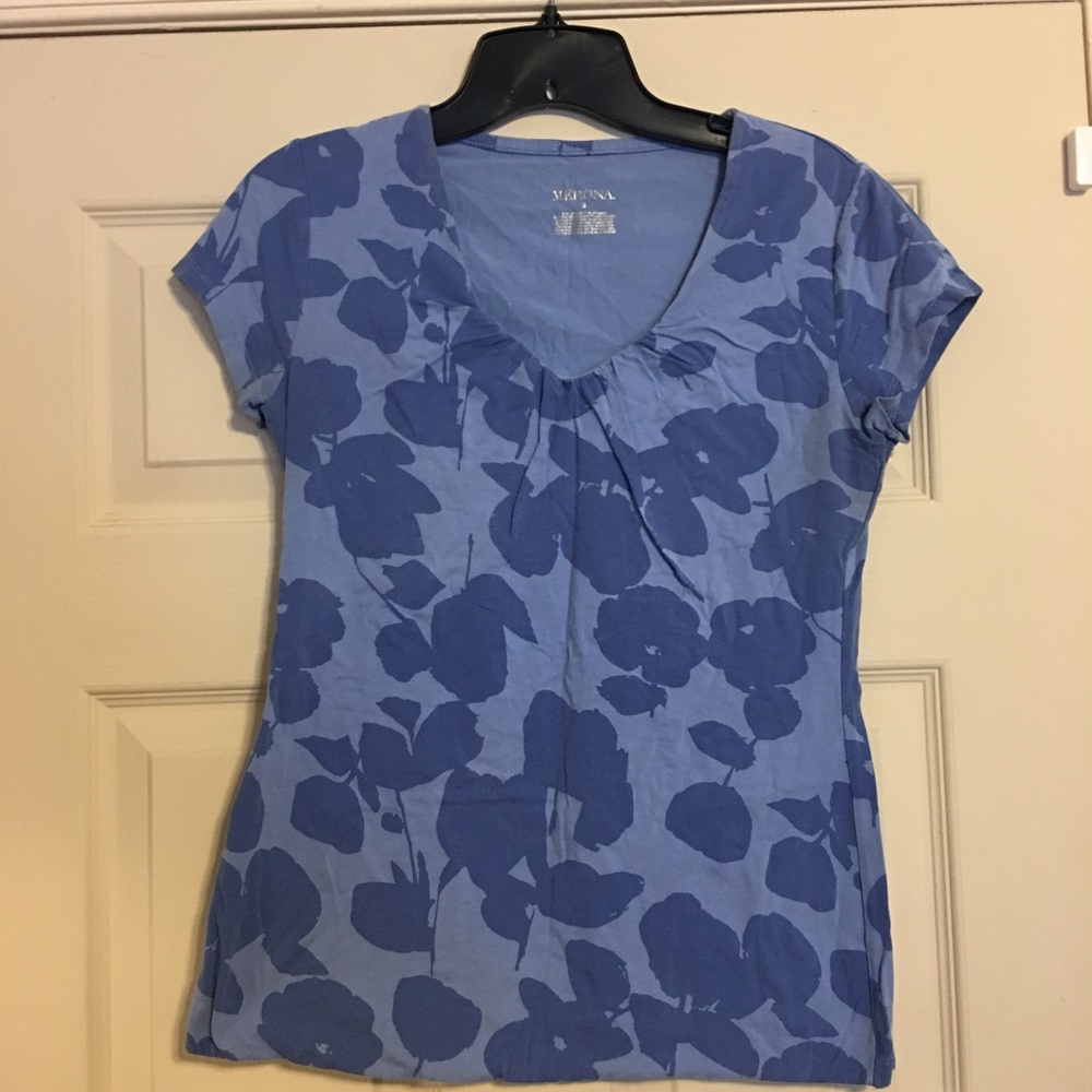 Scoop neck floral Lavender and Purple shirt.