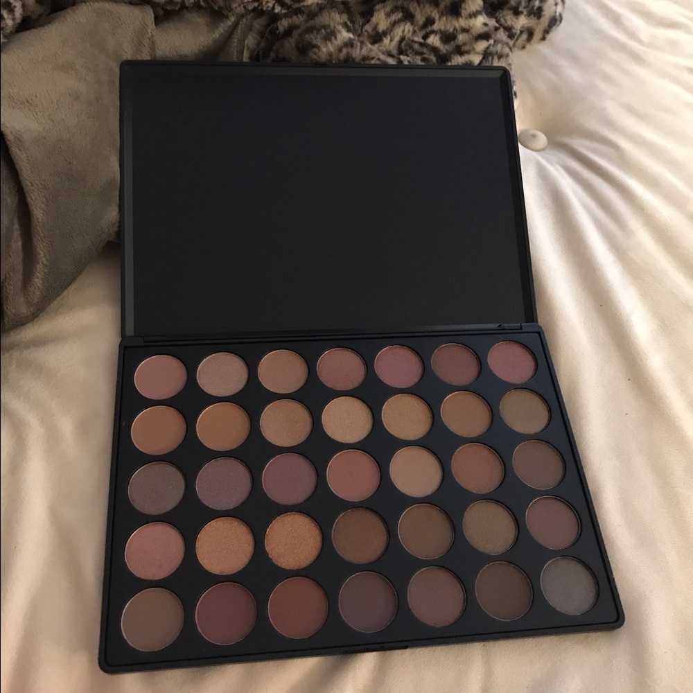 New morphe Taupe palette 35 colors!