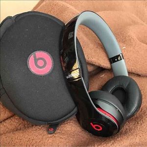 Wireless beats headphones