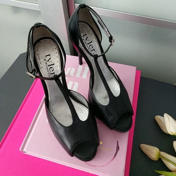 Richard Tyler heels - Picture 2 of 7