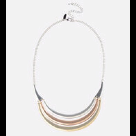 Avenue Dresses & Skirts - 🌸 Avenue Extended Tricolor statement necklace