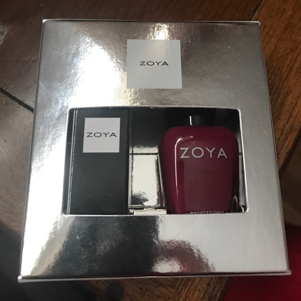 JUST LOWERED: Zoya Bundle Up Lips & Tips Duo