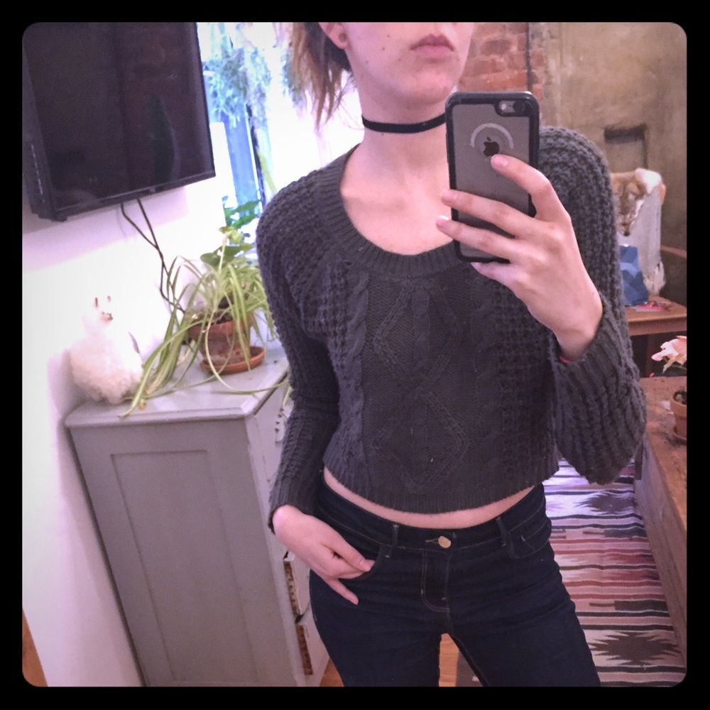 Cable knit cropped sweater
