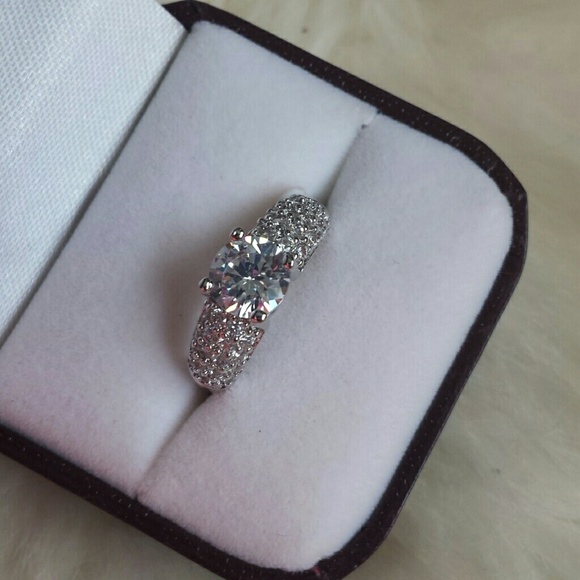 Jewelry - Size 7 Silver ring