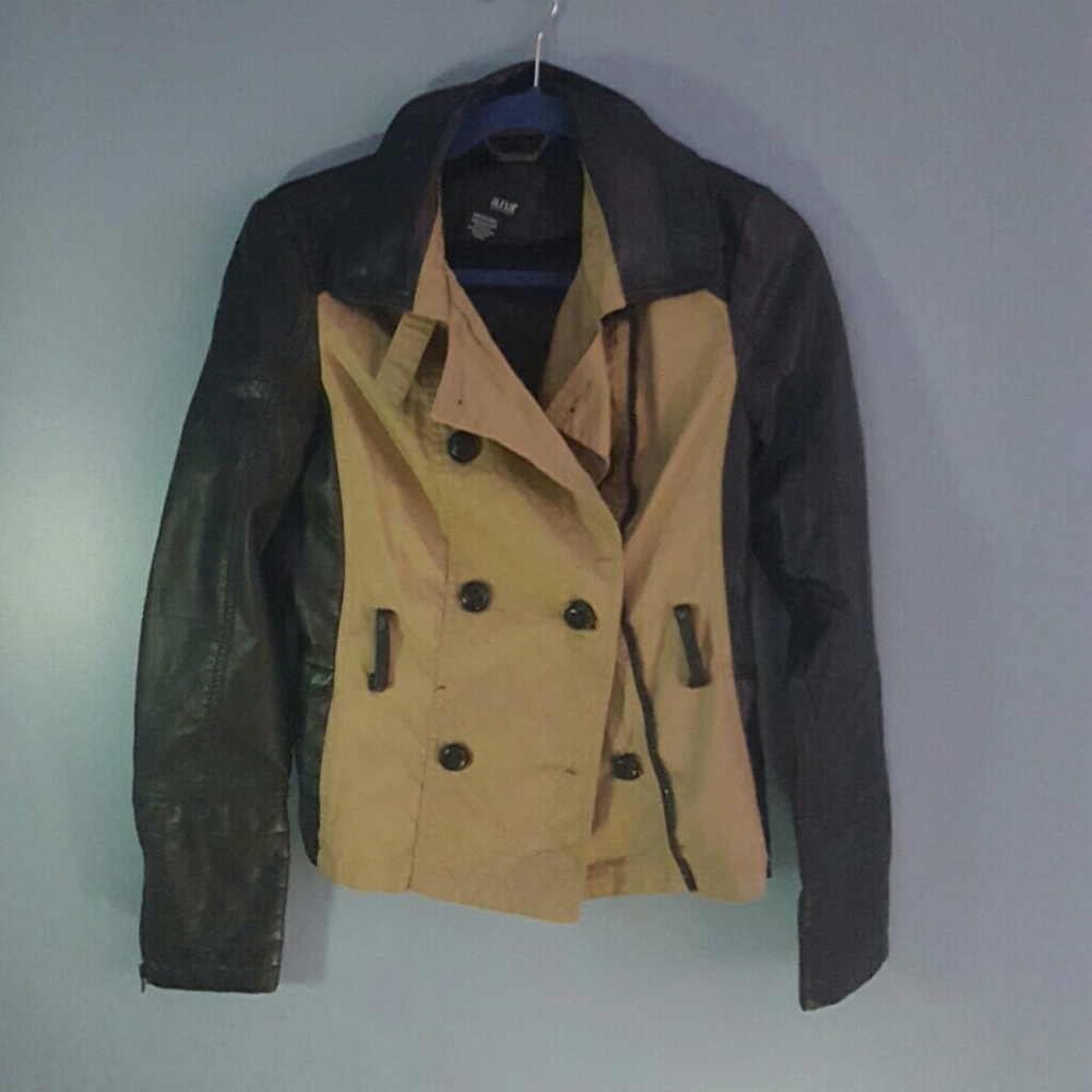Size Medium Tan/black Leather jacket