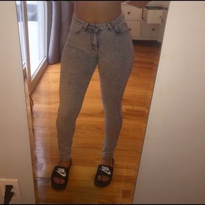 High-waisted Bleach Washed Jeans