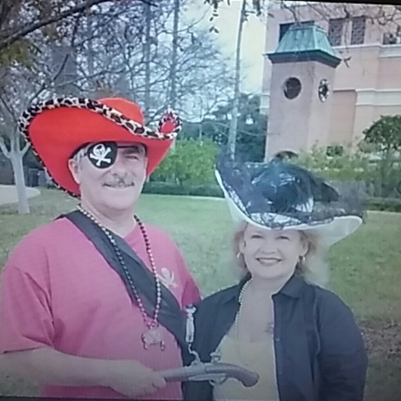 Meet your Posher, Sandy - Picture 2 of 3