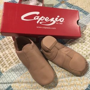 NEW toddler girls Capezio tan jazz shoes