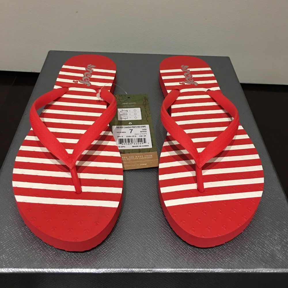 Reef Chakras Red Stripe Flip Flops, Size 7