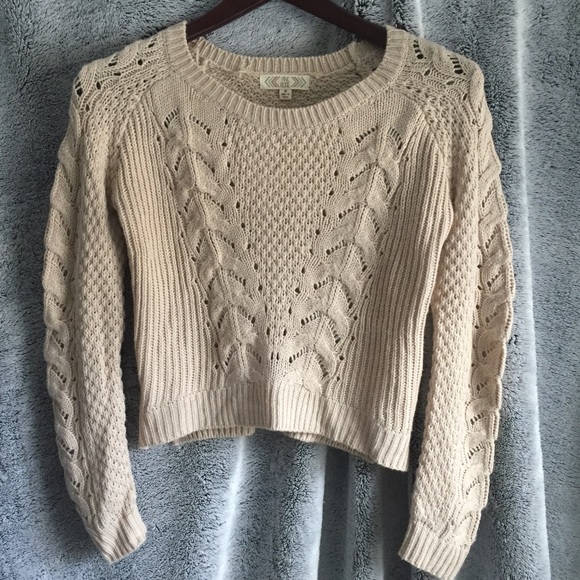 Short Cableknit Sweater - Picture 3 of 4