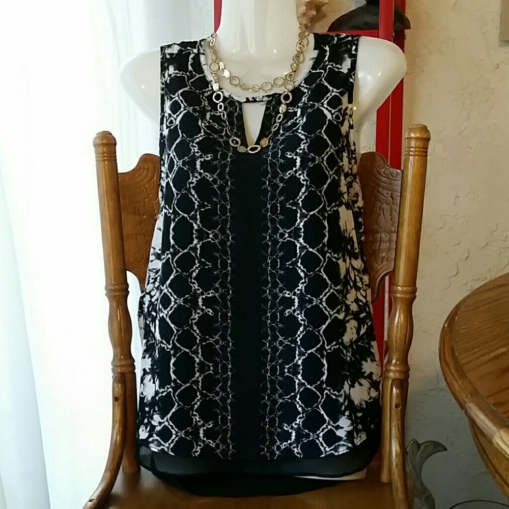 Violet + Claire Sleeveless blouse