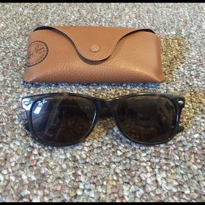 Brown wayfarer raybans