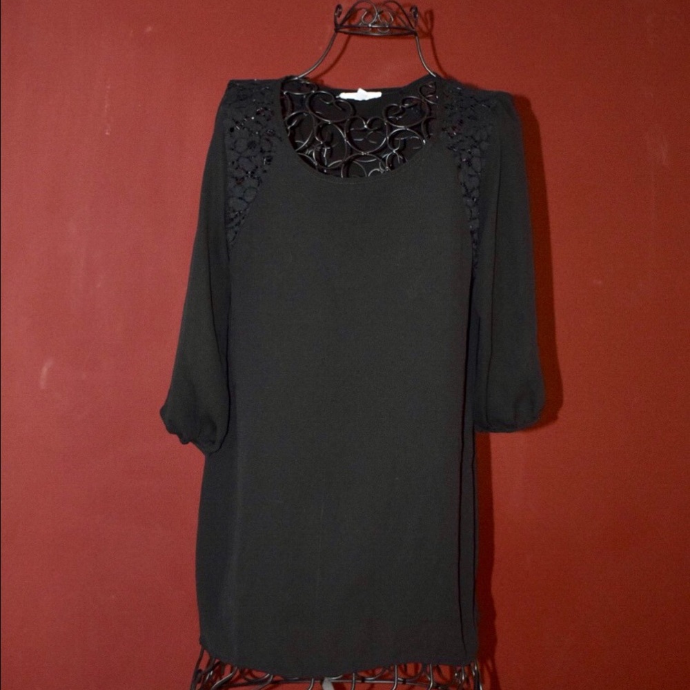 Black 3/4 sleeve top
