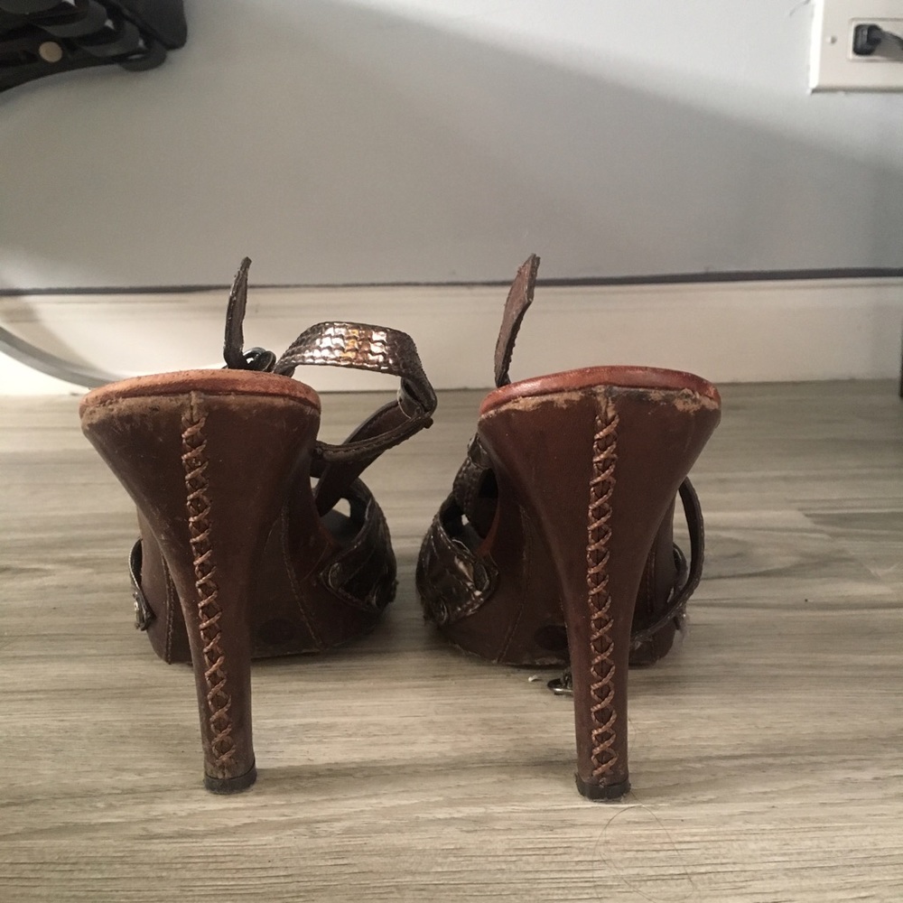 BCBG heels 6.5 pewter color - Picture 2 of 3