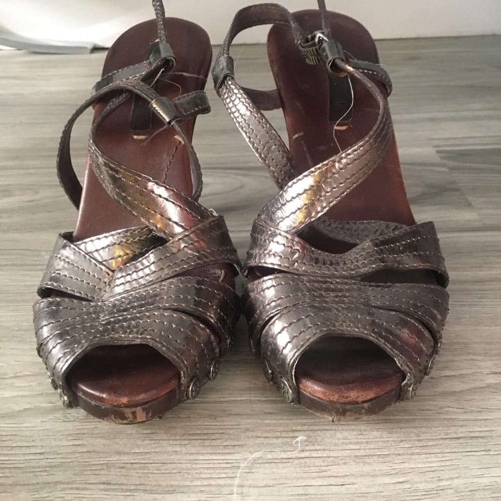 BCBG heels 6.5 pewter color - Picture 3 of 3