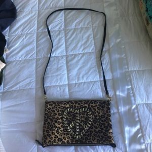 Betsey Johnson cross body purse. Like new!