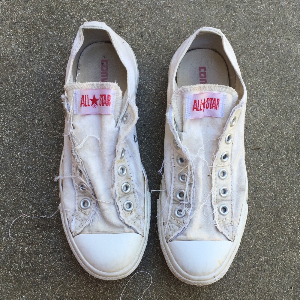 Low top Converse size 9, distressed style