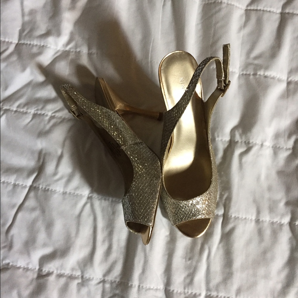 3" Nine West gold heals