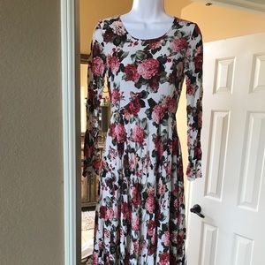 Renamed long and flowy floral dress sz medium