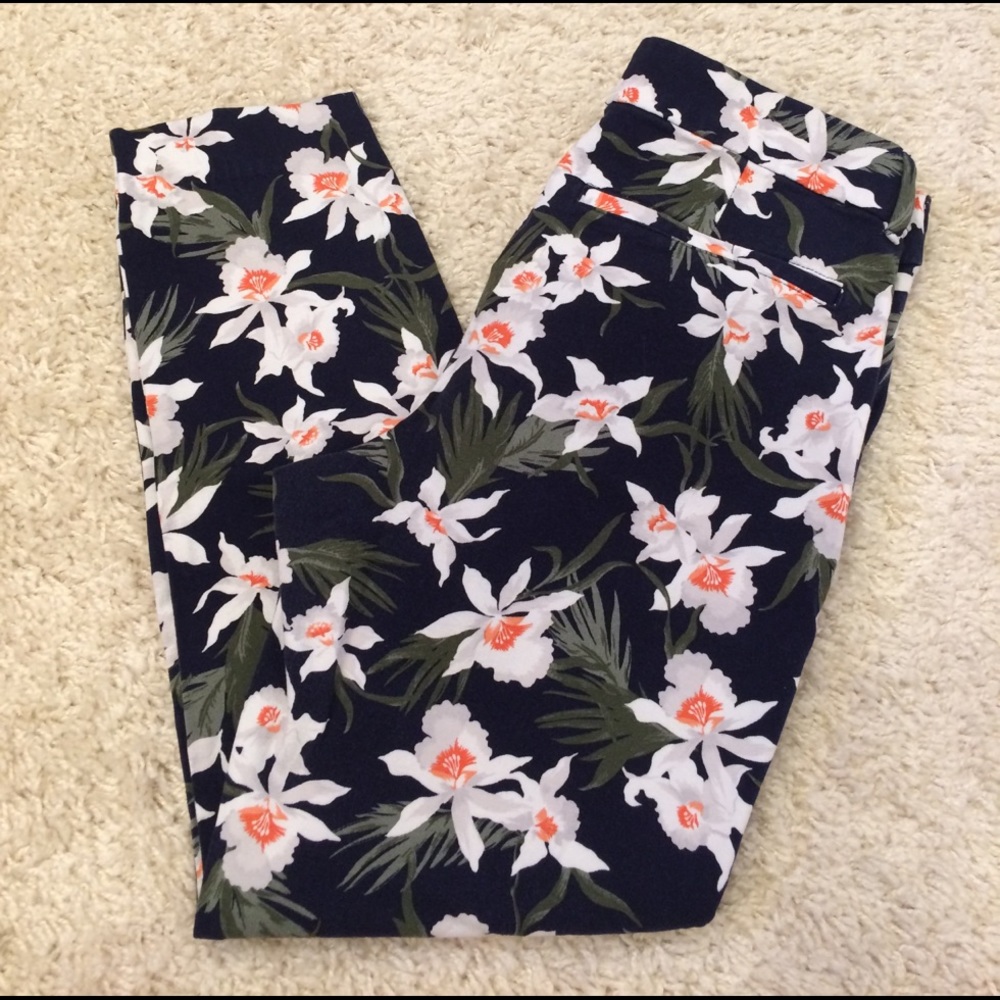 Old navy Floral Print Pixie Capri!