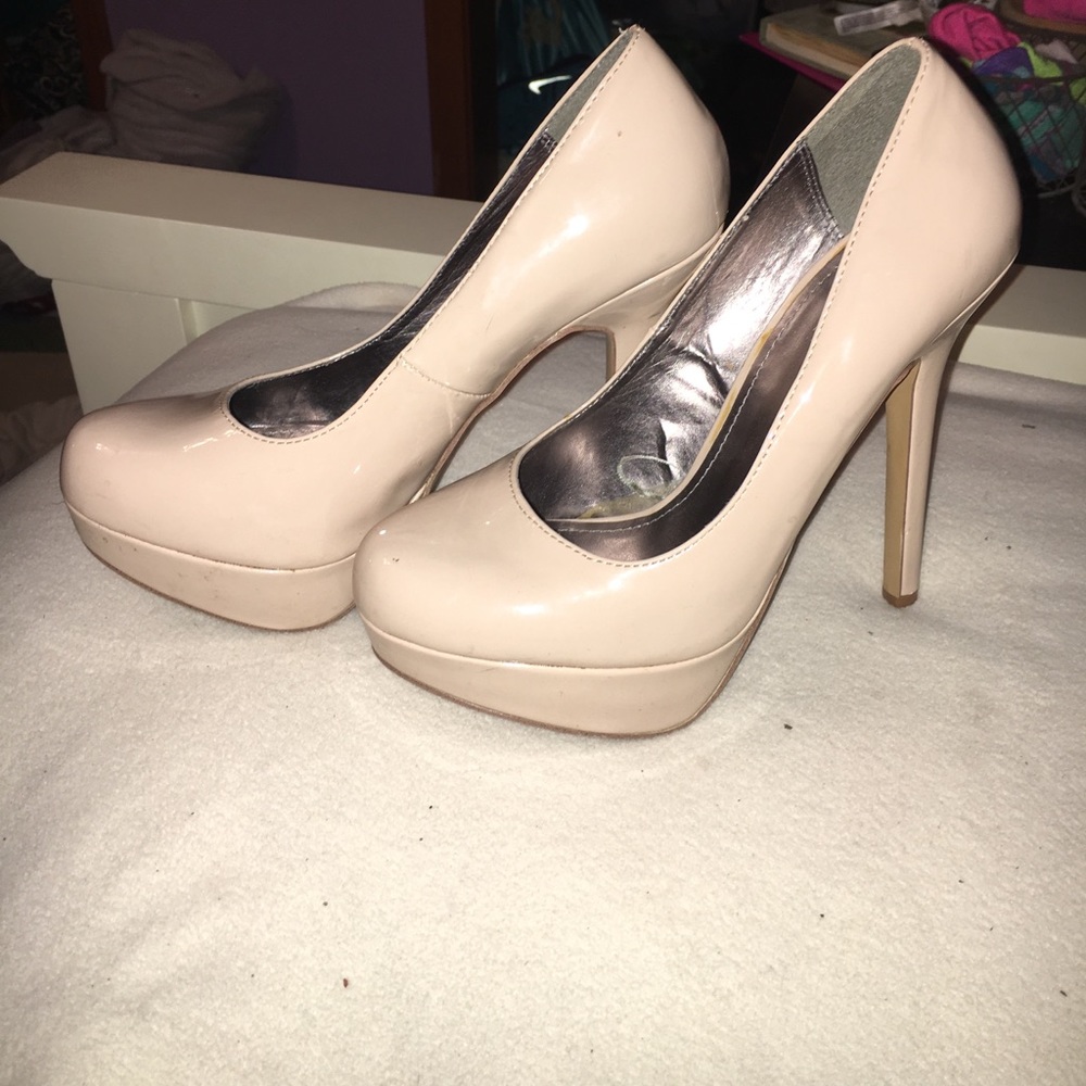 Heels - Picture 2 of 2
