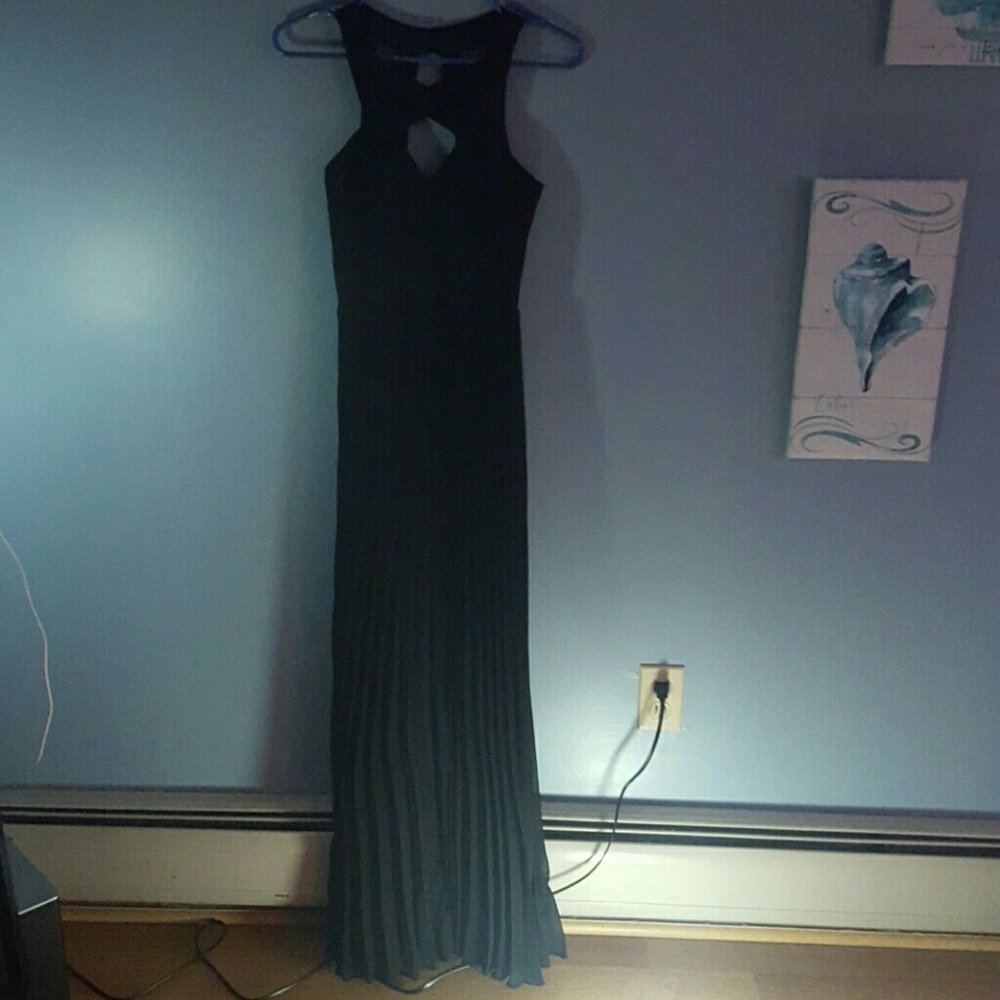 Strappy Black Pleated Prom Dress