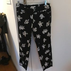 WHBM Black and White Floral Crop Pant. Size 6.