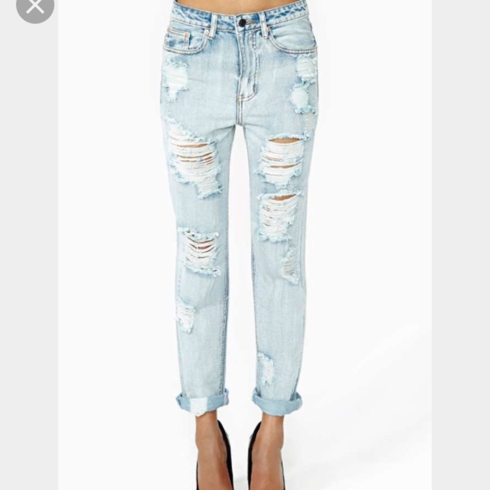 Distressed boyfriend jeans