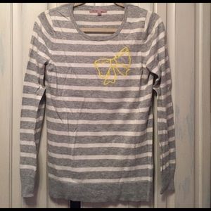 Gap sweater with yellow bow