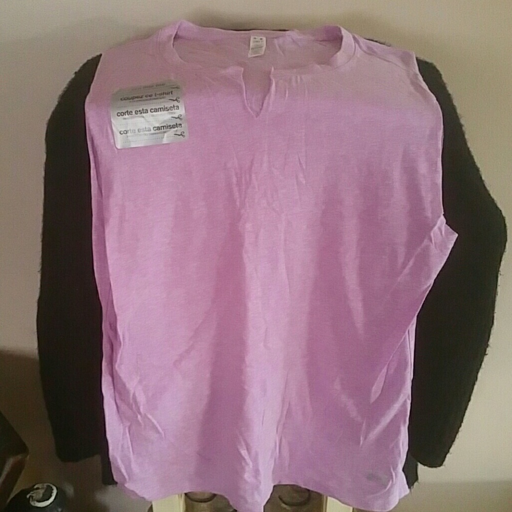 Woman's  UNDER ARMOUR sleeveless Top