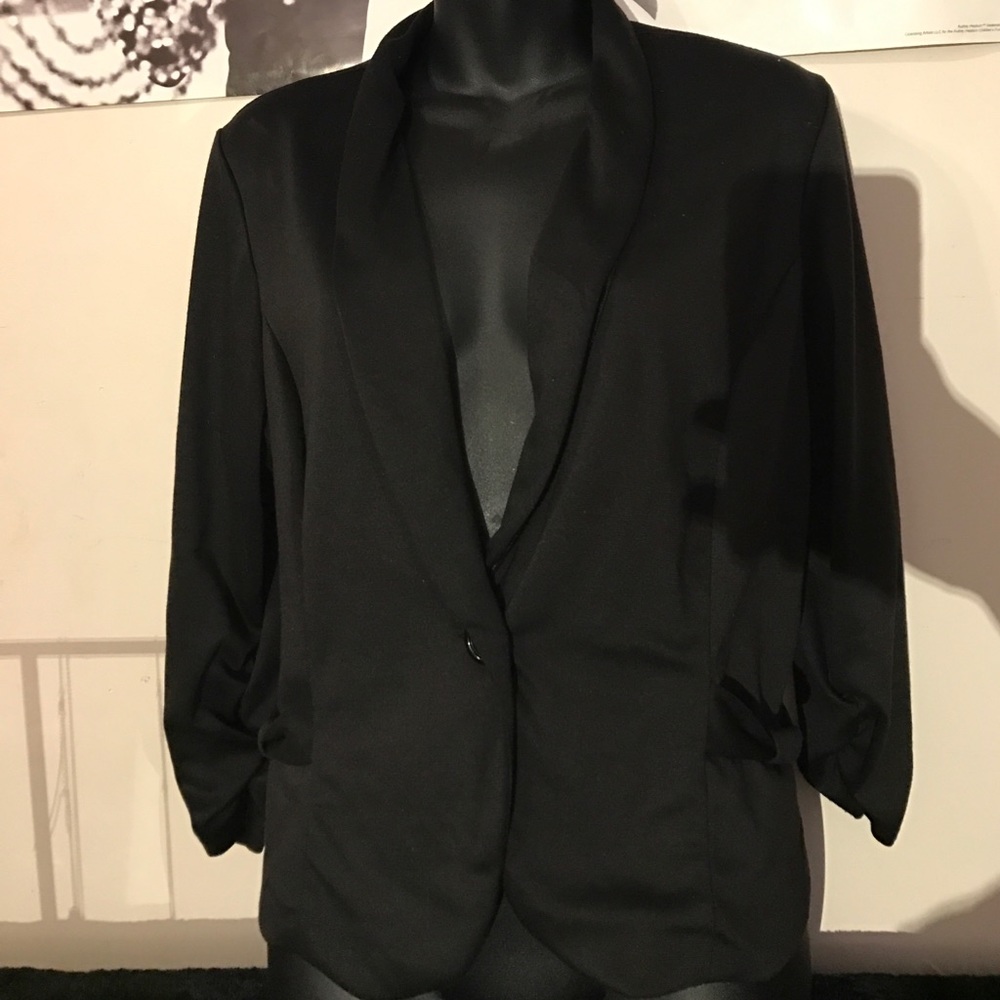 Adorable black blazer