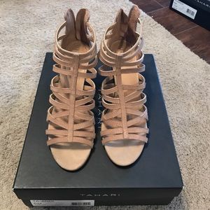 👡Tahari Andi Sandals👡