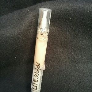 CLOSET CLOSING 8/15 Hard Candy Concealer