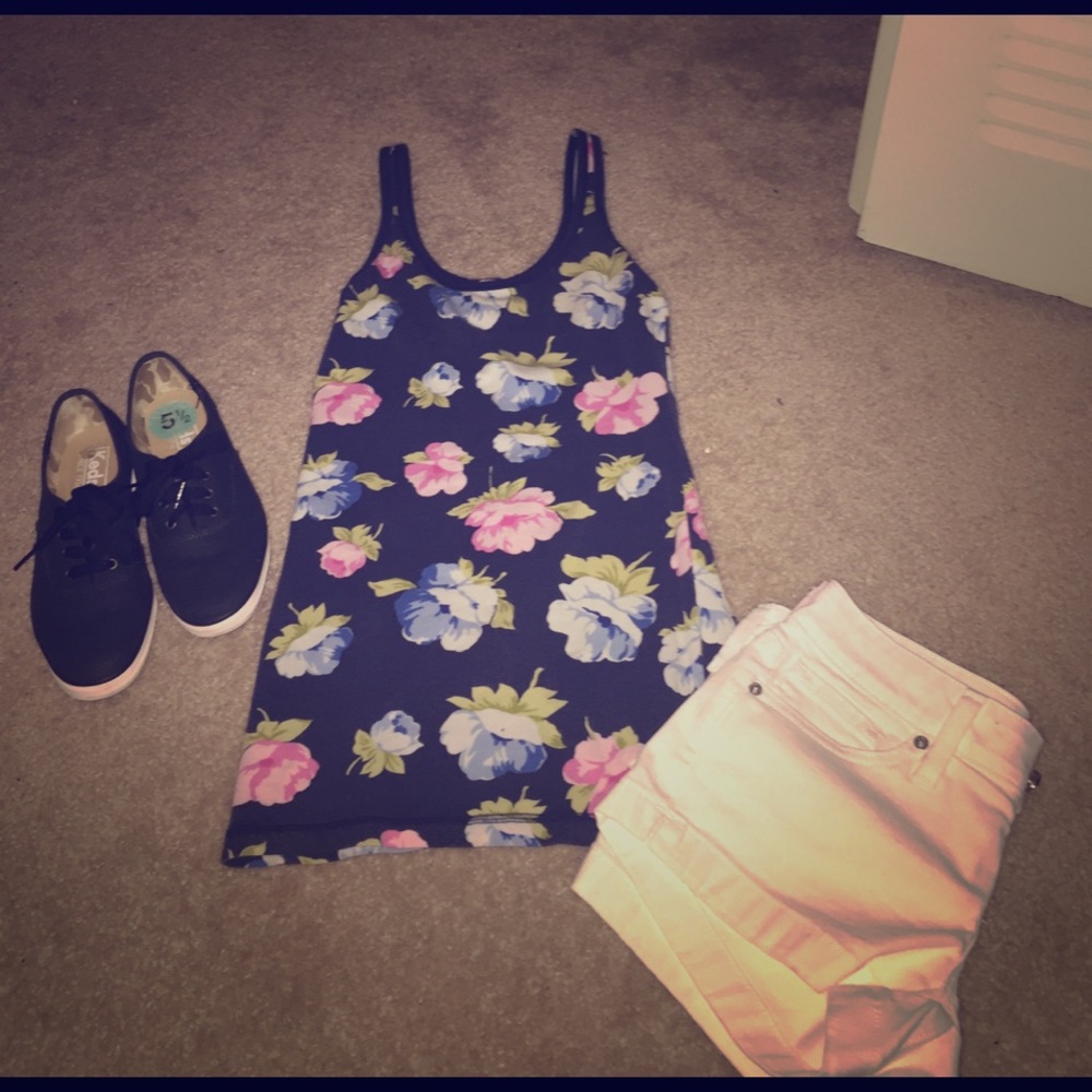 ☀️ Summery hollister tank top 🌺