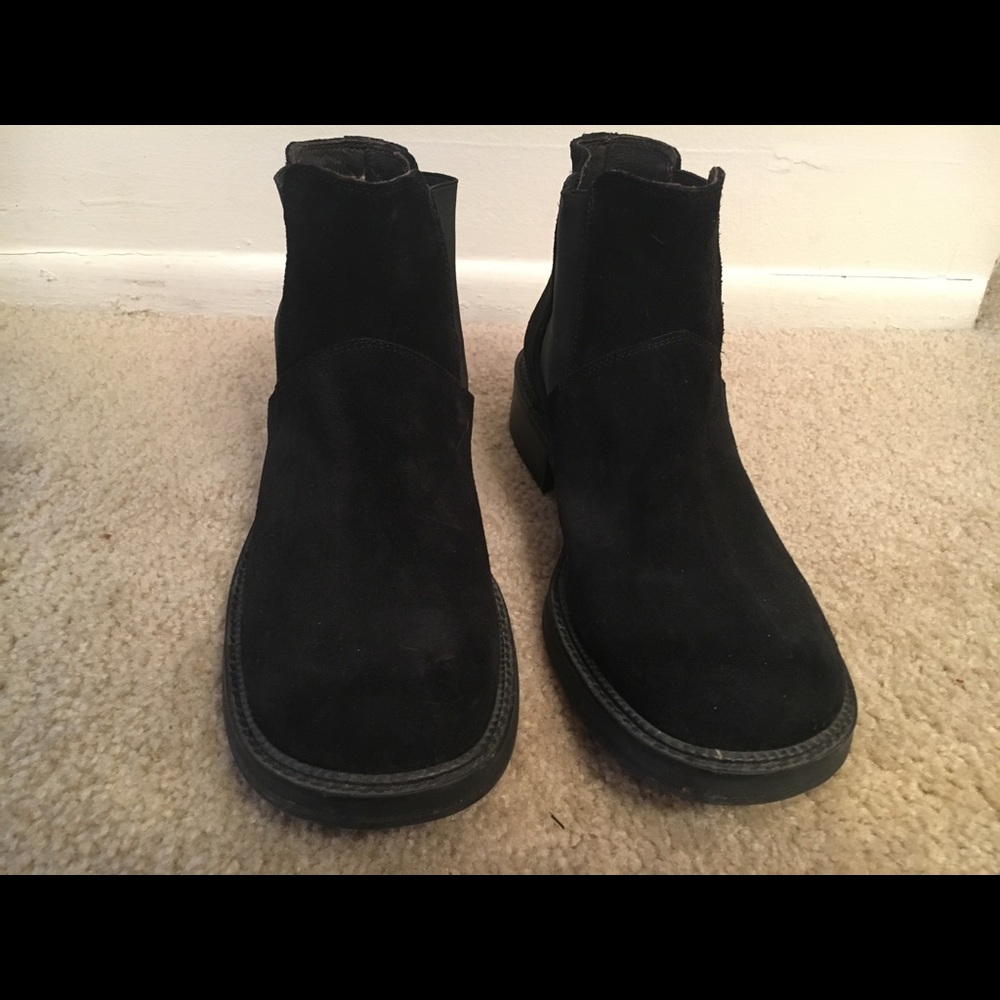 Shoes - Picture 2 of 6