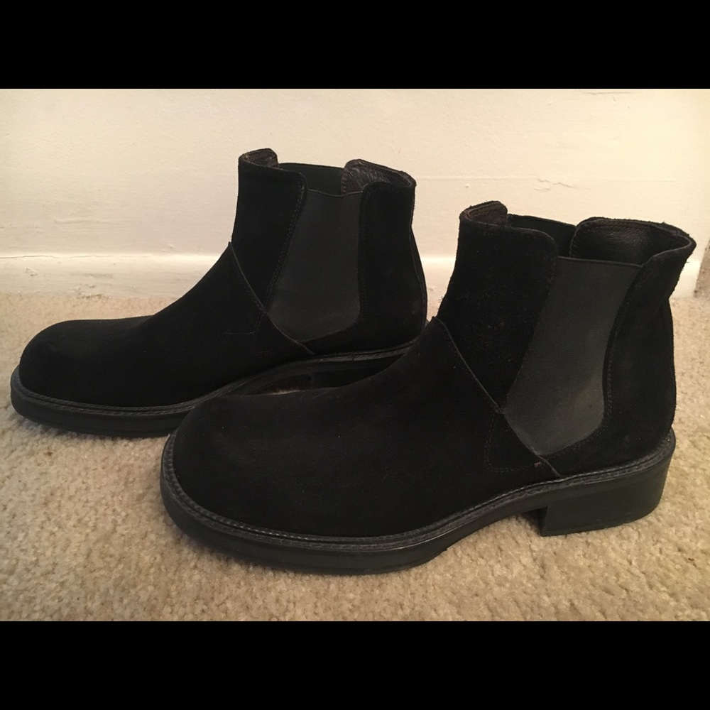 Shoes - Picture 3 of 6
