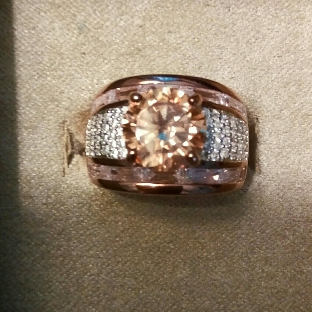 ETERNAL ROSE CHAMPAGNE RING