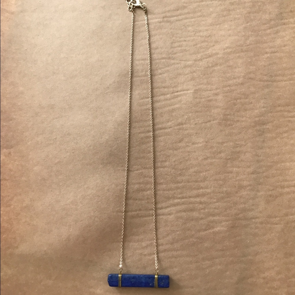 NWOT fashionable gold tone necklace