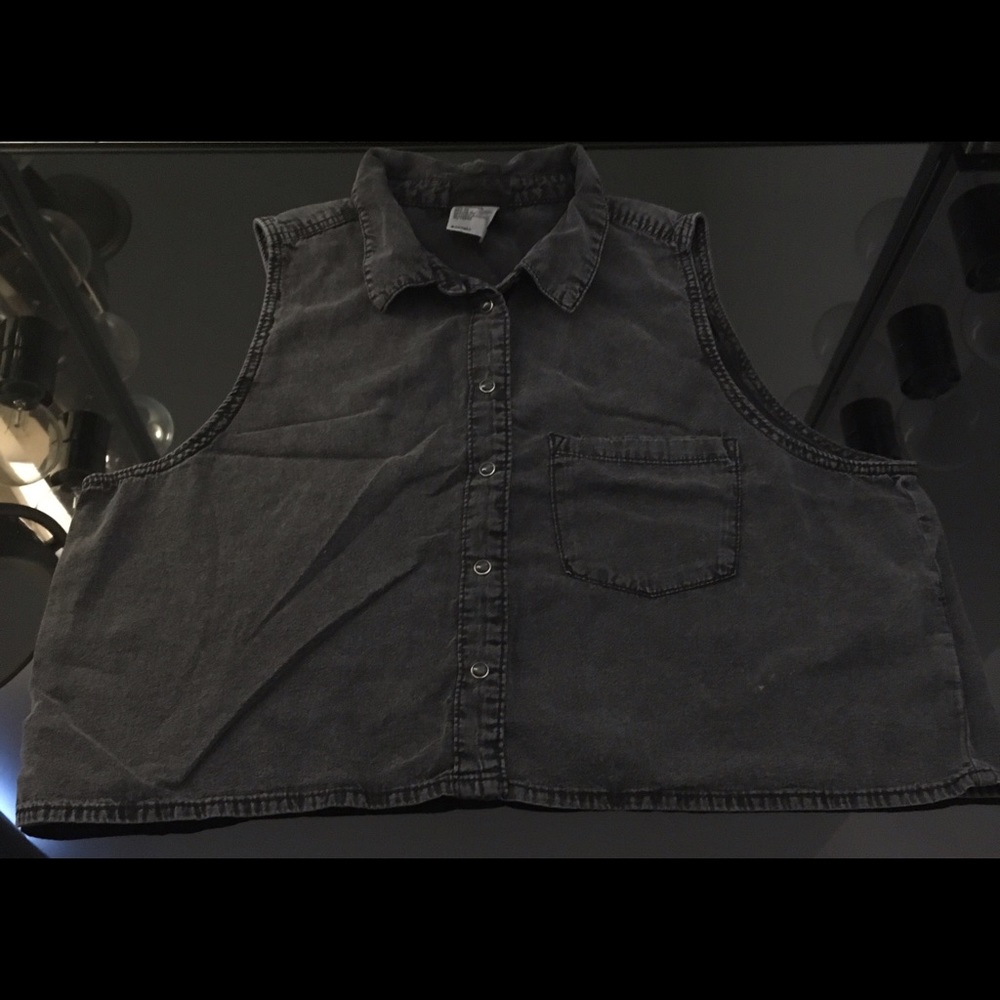 WASHED OUT BLACK SLEEVELESS TOP