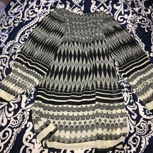 Love fire body con flare sleeve dress!