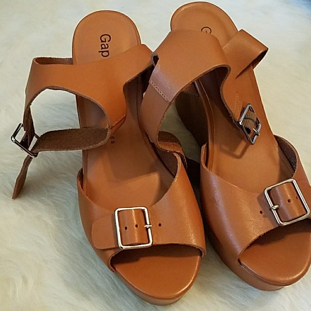GAP Cognac Brown Wedge