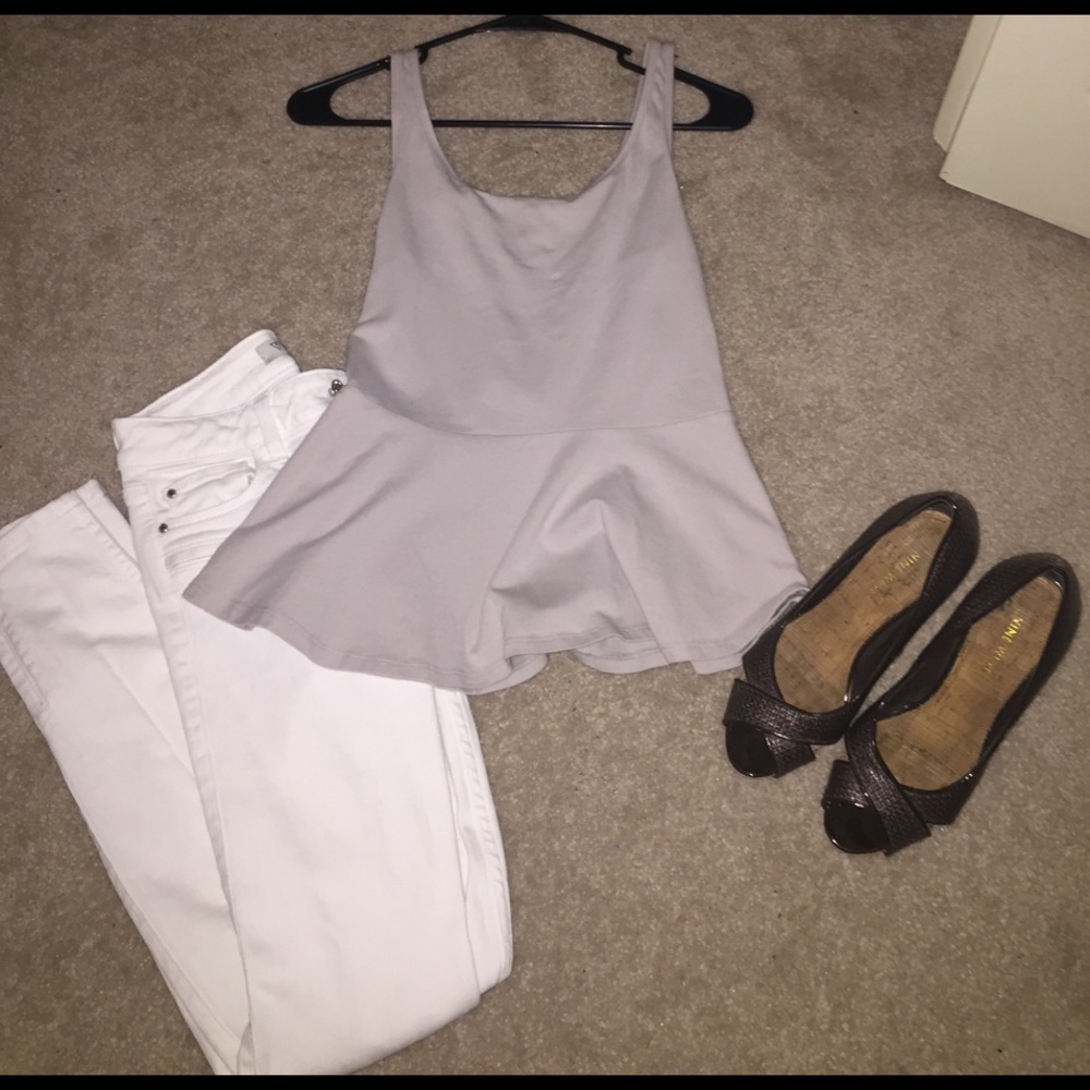 Peplum express tank with zipper back 🌺☺