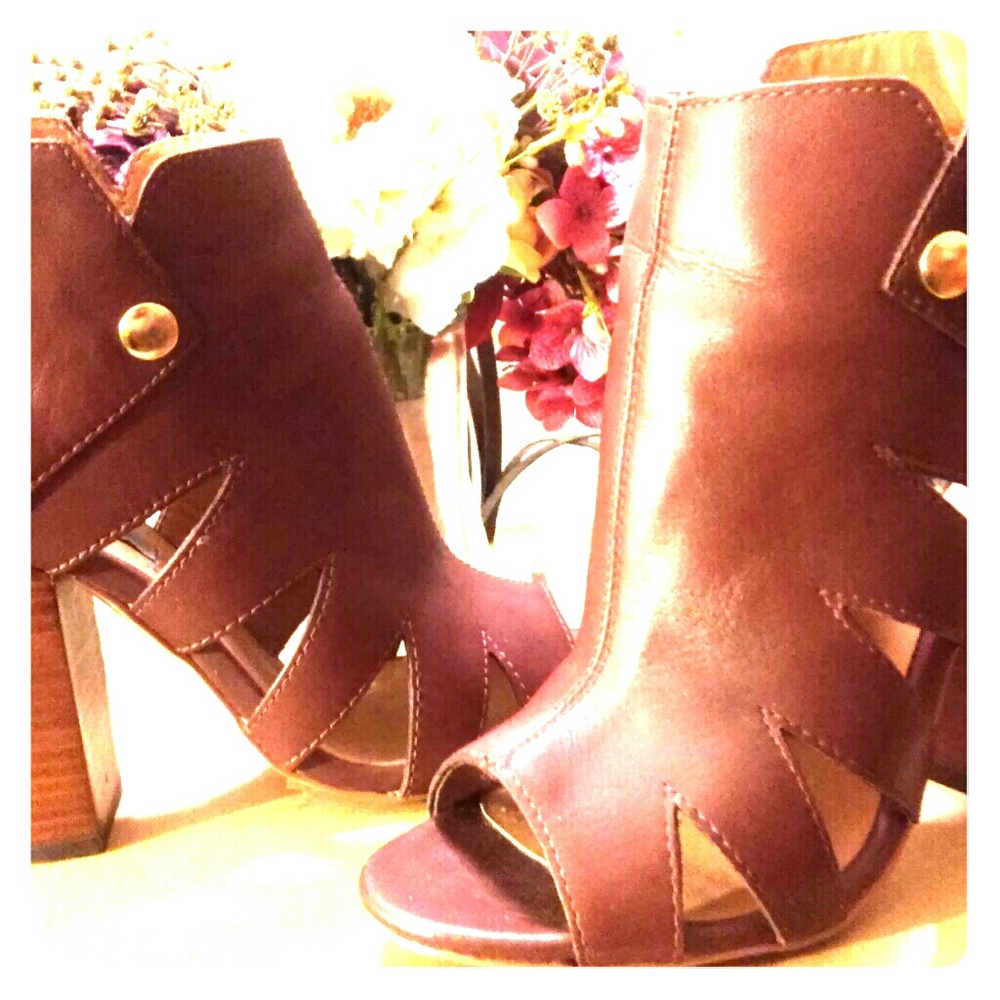 Gray by Saks Fifth Avenue Chunky Heel Zip Up