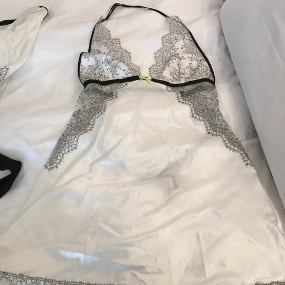 BRAND NEW VICTORIA'S SECRET LINGERIE SET! - Picture 2 of 8