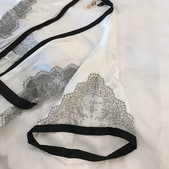 BRAND NEW VICTORIA'S SECRET LINGERIE SET! - Picture 7 of 8