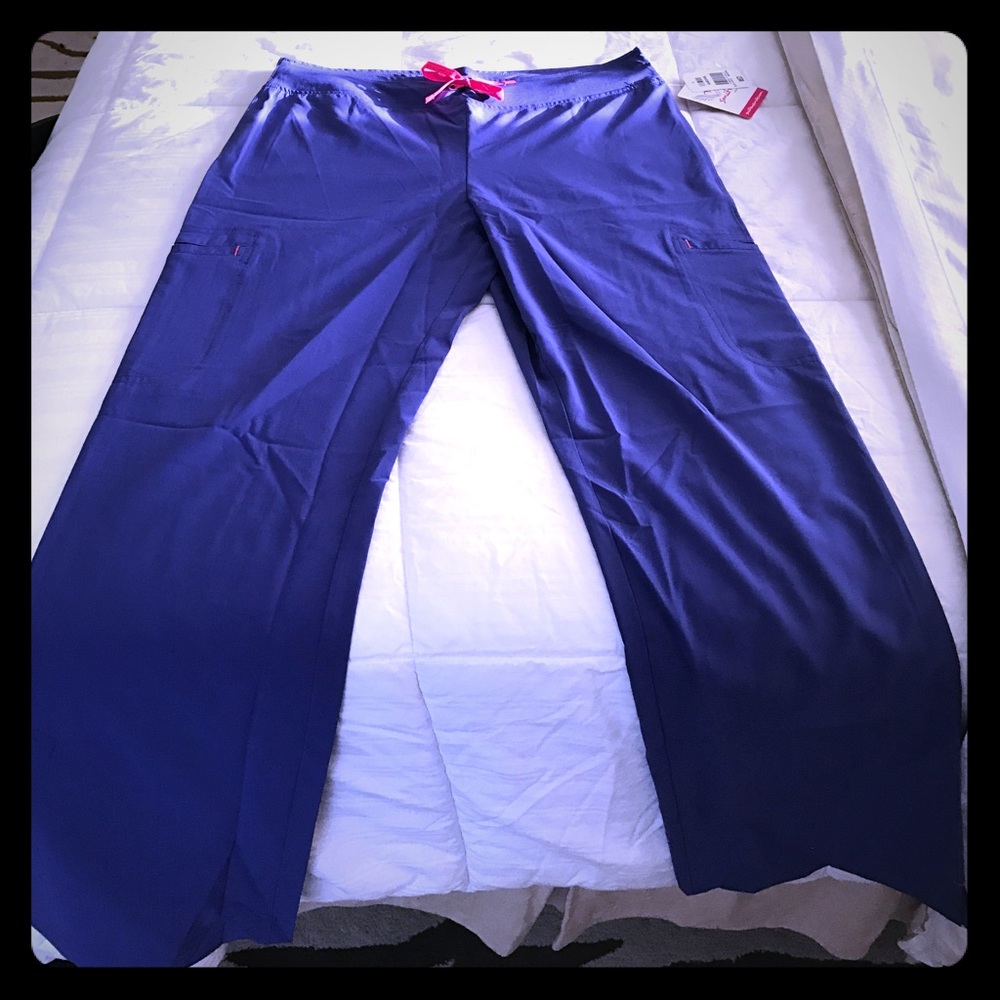 Smitten scrub bottoms mystic violet size medium.